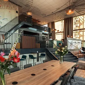 4* Hotel - The Niu, Fender
